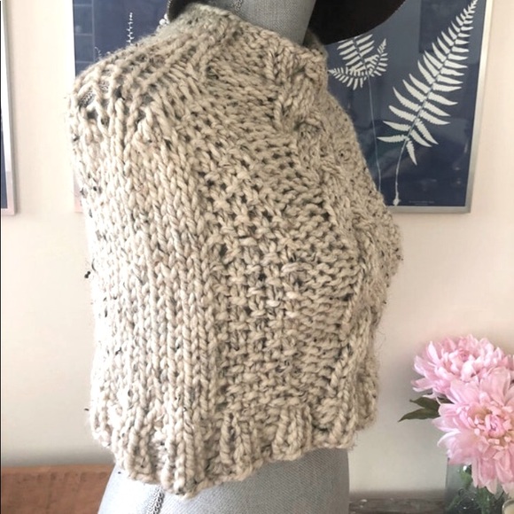Bohemian Chunky Knit Poncho Tweedy Oatmeal Wool Blend Capelet Aran Braided Cable - Picture 6 of 9